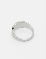 ring with black crystals in silver tone